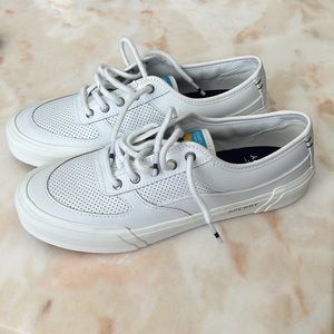 White Sperrys size 9 never worn